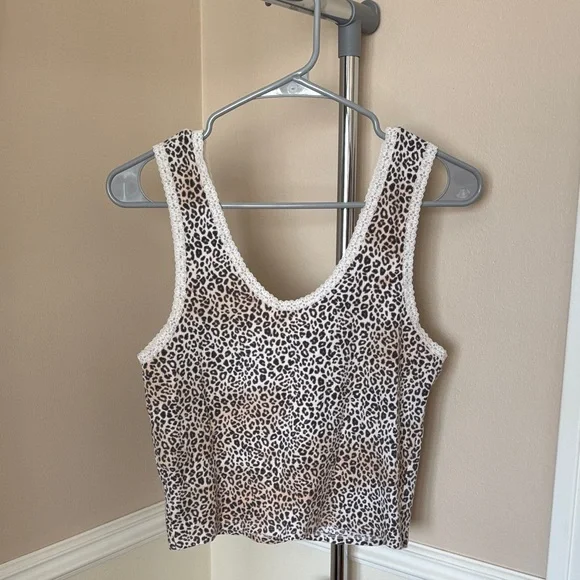 Set of Two Tank Tops Size Medium - Picture 2 of 7